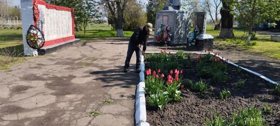 Память героев жива: благоустройство мемориалов к Дню Победы Память героев жива: благоустройство мемориалов к Дню Победы