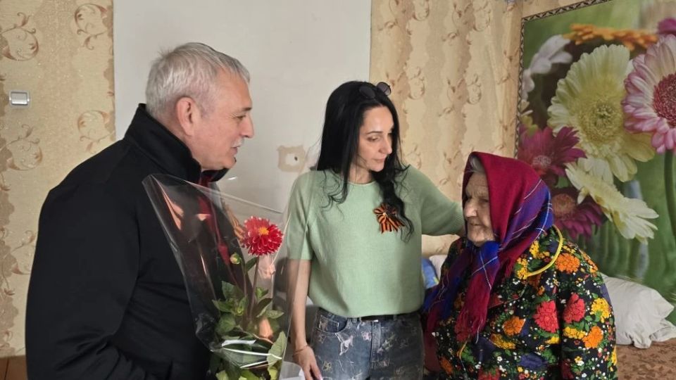 В Скадовске и Ивановке продолжается акция «Подарок ветерану» В Скадовске и Ивановке продолжается акция «Подарок ветерану»