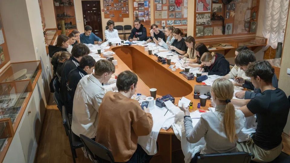 Футболка с характером. В Скадовской школе №1 прошел настоящий праздник творчества и самовыражения Футболка с характером. В Скадовской школе №1 прошел настоящий праздник творчества и самовыражения