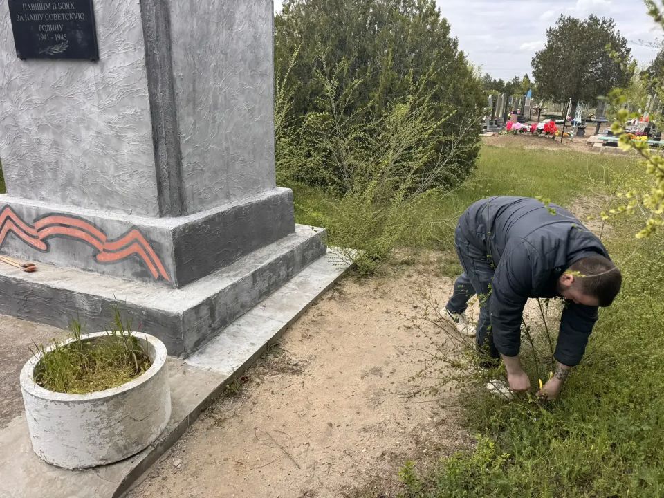 К Великой Победе — с заботой и уважением: в Михайловке Скадовского округа прошла плановая уборка К Великой Победе — с заботой и уважением: в Михайловке Скадовского округа прошла плановая уборка