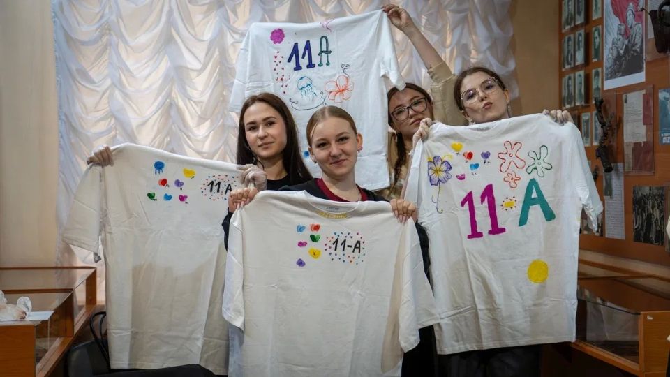 Футболка с характером. В Скадовской школе №1 прошел настоящий праздник творчества и самовыражения Футболка с характером. В Скадовской школе №1 прошел настоящий праздник творчества и самовыражения
