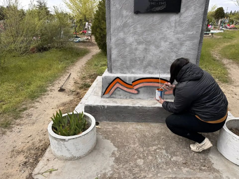 К Великой Победе — с заботой и уважением: в Михайловке Скадовского округа прошла плановая уборка К Великой Победе — с заботой и уважением: в Михайловке Скадовского округа прошла плановая уборка