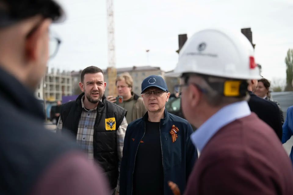 Владимир Сальдо: С Сергеем Владиленовичем Кириенко в Геническе посетили строительный колледж и площадку нового жилого комплекса Владимир Сальдо: С Сергеем Владиленовичем Кириенко в Геническе посетили строительный колледж и площадку нового жилого комплекса