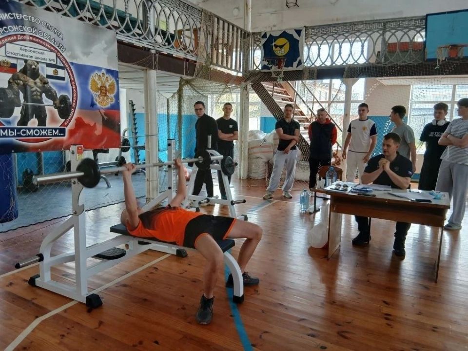 Более 30 атлетов Херсонской области приняли участие в соревнованиях по народному жиму, приуроченных к 9 Мая Более 30 атлетов Херсонской области приняли участие в соревнованиях по народному жиму, приуроченных к 9 Мая