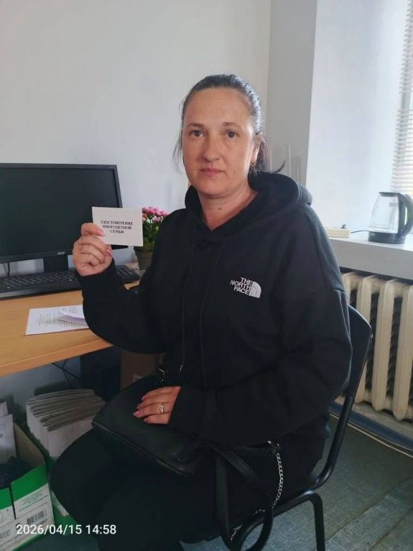 В Голопристанском округе многодетным семьям вручили удостоверения В Голопристанском округе многодетным семьям вручили удостоверения