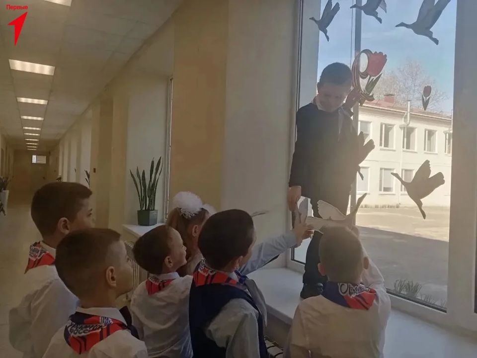 Первые Алешкинского округа присоединились к акции «Окна Победы» Первые Алешкинского округа присоединились к акции «Окна Победы»