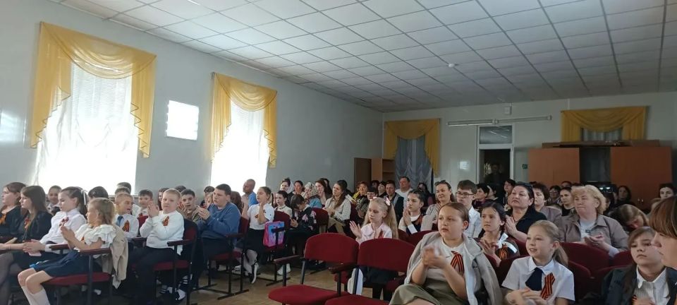 Новотроицкая детская музыкальная школа с особой теплотой и трепетом отметила приближение великого праздника — Дня Победы Новотроицкая детская музыкальная школа с особой теплотой и трепетом отметила приближение великого праздника — Дня Победы