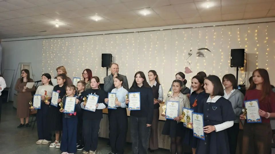 “Одна страна на всех”: в Геническе наградили победителей фестиваля изобразительного творчества “Одна страна на всех”: в Геническе наградили победителей фестиваля изобразительного творчества