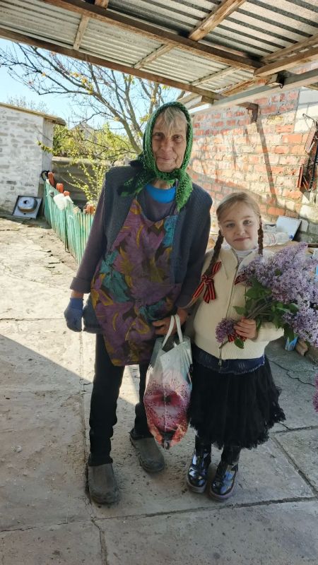 “Узелки памяти”: В селе Семихатка подарили тепло тем, чьё детство опалила война “Узелки памяти”: В селе Семихатка подарили тепло тем, чьё детство опалила война