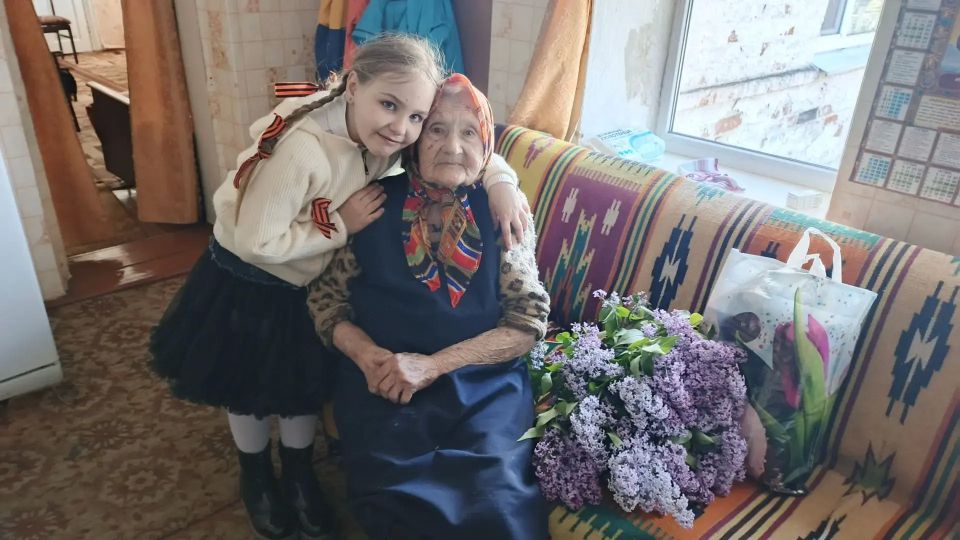 “Узелки памяти”: В селе Семихатка подарили тепло тем, чьё детство опалила война “Узелки памяти”: В селе Семихатка подарили тепло тем, чьё детство опалила война