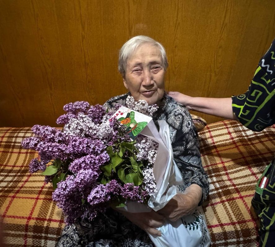 Ветеран СВО навестил детей Великой Отечественной войны в преддверии 9 Мая Ветеран СВО навестил детей Великой Отечественной войны в преддверии 9 Мая