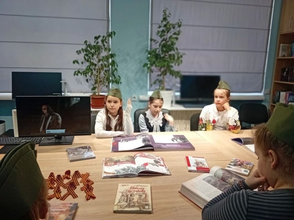 Патриотический час "Память в лицах" для школьников Стрелкового Патриотический час "Память в лицах" для школьников Стрелкового