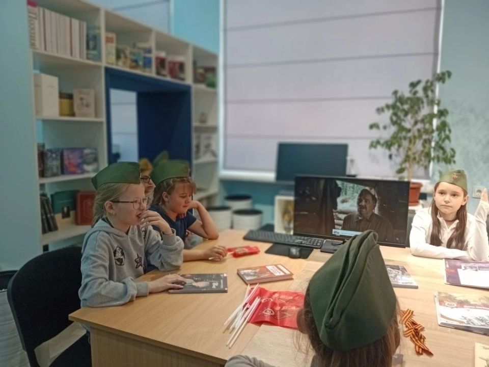 Патриотический час "Память в лицах" для школьников Стрелкового Патриотический час "Память в лицах" для школьников Стрелкового