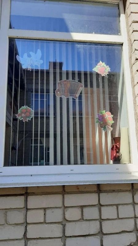 Ежегодная Всероссийская акция «Окна Победы» вновь объединила малышей, их родителей и педагогов в ГБДОУ ХО "Верхнерогачикский ясли-сад "Березка" Ежегодная Всероссийская акция «Окна Победы» вновь объединила малышей, их родителей и педагогов в ГБДОУ ХО "Верхнерогачикский ясли-сад "Березка"