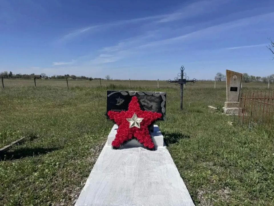 Память о подвиге героев живет в сердцах потомков Память о подвиге героев живет в сердцах потомков