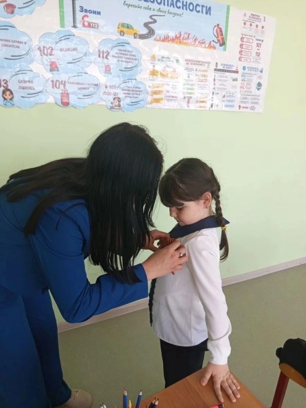 Символ Победы: подопечные и сотрудники пансионата провели патриотическую акцию Символ Победы: подопечные и сотрудники пансионата провели патриотическую акцию