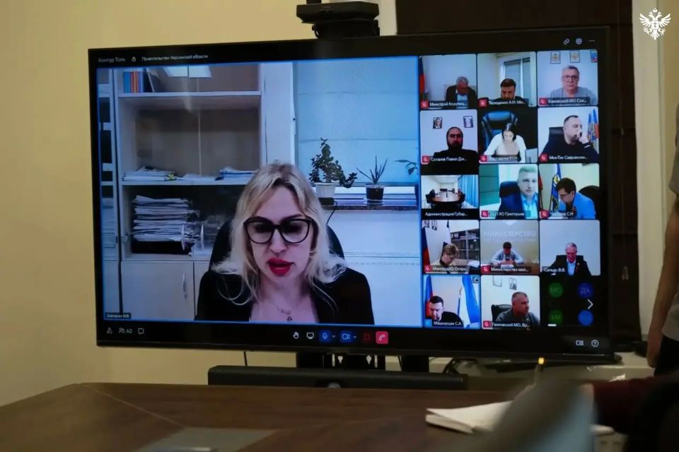 Владимир Сальдо поручил создать жилищный фонд для детей-сирот и решить проблемы с транспортом в двух округах Владимир Сальдо поручил создать жилищный фонд для детей-сирот и решить проблемы с транспортом в двух округах