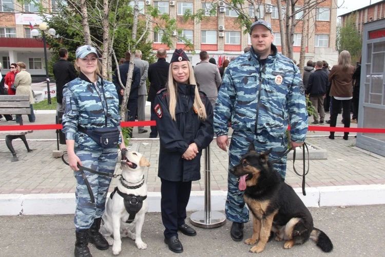 В Уссурийске транспортные полицейские обеспечили общественный порядок и безопасность граждан при проведении митинга на Привокзальной площади В Уссурийске транспортные полицейские обеспечили общественный порядок и безопасность граждан при проведении митинга на Привокзальной площади