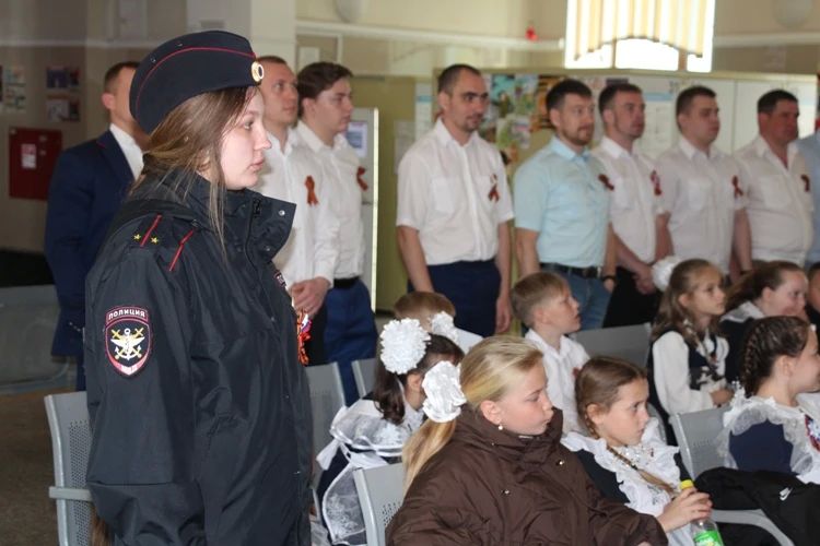 В Уссурийске транспортные полицейские обеспечили общественный порядок и безопасность граждан при проведении митинга на Привокзальной площади В Уссурийске транспортные полицейские обеспечили общественный порядок и безопасность граждан при проведении митинга на Привокзальной площади