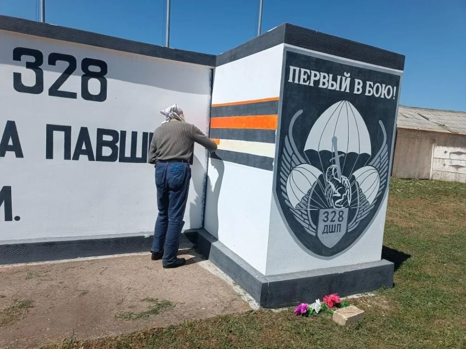 На Скадовщине наводят порядок у памятников погибшим воинам На Скадовщине наводят порядок у памятников погибшим воинам