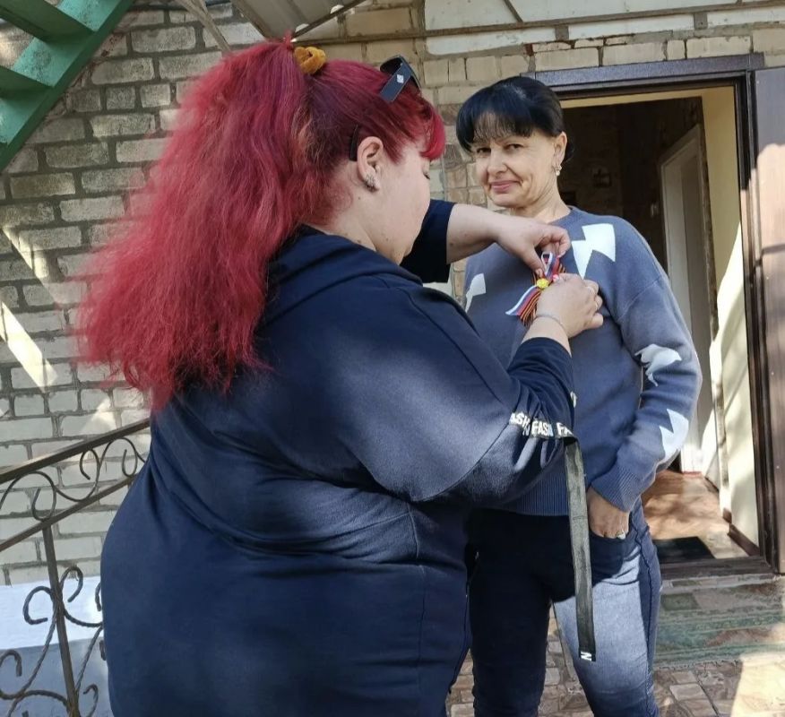 В преддверии Дня Победы работники культуры села Дудчино провели традиционную патриотическую акцию "Георгиевская лента" В преддверии Дня Победы работники культуры села Дудчино провели традиционную патриотическую акцию "Георгиевская лента"
