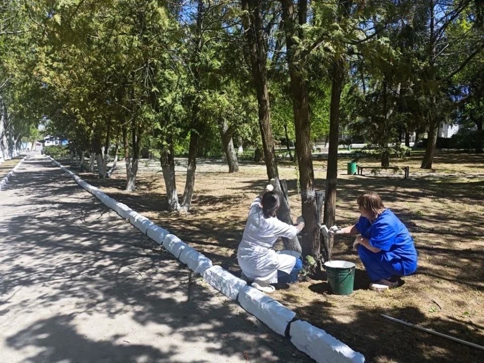 Каланчак готовится ко Дню Победы: в поселке прошли субботники по благоустройству Каланчак готовится ко Дню Победы: в поселке прошли субботники по благоустройству