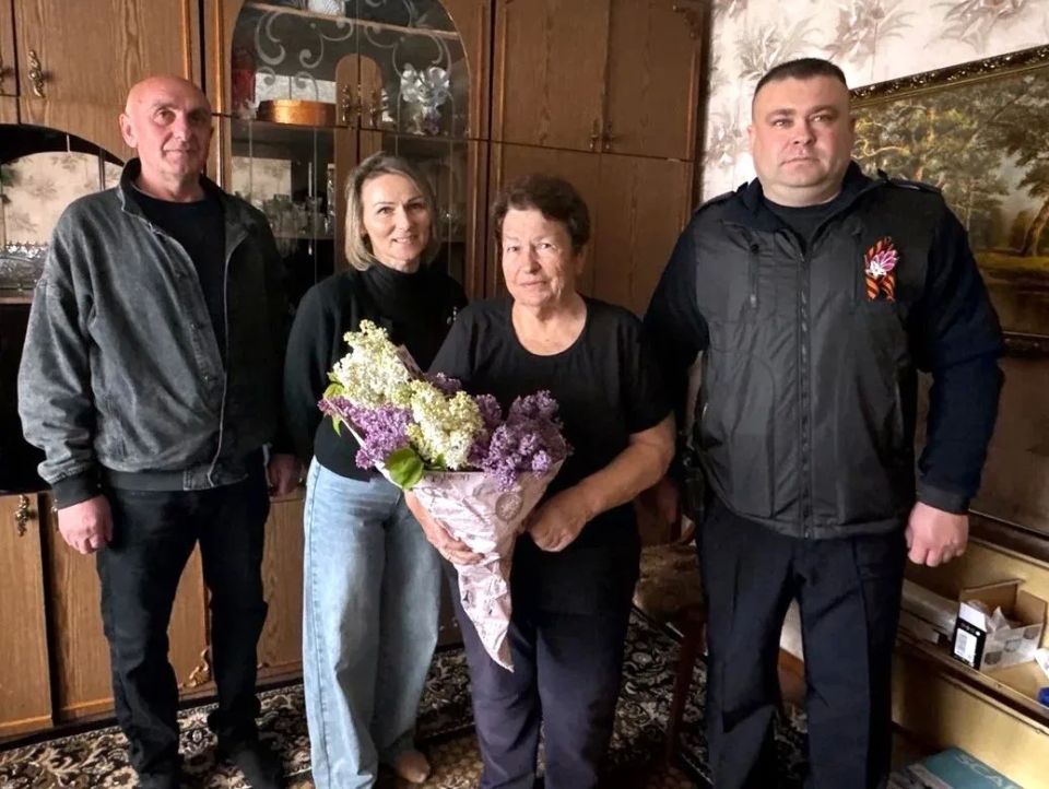 Сотрудники Херсонской транспортной полиции поздравили с наступающим Днём Победы детей Великой Отечественной войны Сотрудники Херсонской транспортной полиции поздравили с наступающим Днём Победы детей Великой Отечественной войны