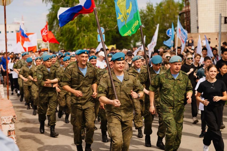 Накануне Дня Победы Единая Россия проводит патриотические акции по всей стране Накануне Дня Победы Единая Россия проводит патриотические акции по всей стране