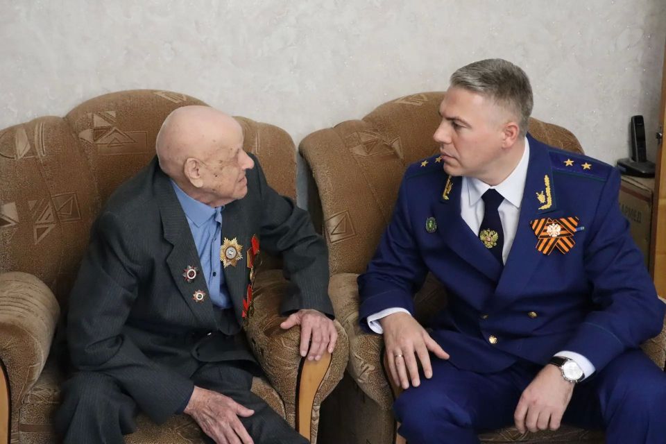 РУКОВОДИТЕЛИ ПРОКУРАТУРЫ РЕСПУБЛИКИ ПОЗДРАВИЛИ ВЕТЕРАНОВ ВЕЛИКОЙ ОТЕЧЕСТВЕННОЙ ВОЙНЫ С ПРИБЛИЖАЮЩЕЙСЯ 81-Й ГОДОВЩИНОЙ ПОБЕДЫ РУКОВОДИТЕЛИ ПРОКУРАТУРЫ РЕСПУБЛИКИ ПОЗДРАВИЛИ ВЕТЕРАНОВ ВЕЛИКОЙ ОТЕЧЕСТВЕННОЙ ВОЙНЫ С ПРИБЛИЖАЮЩЕЙСЯ 81-Й ГОДОВЩИНОЙ ПОБЕДЫ