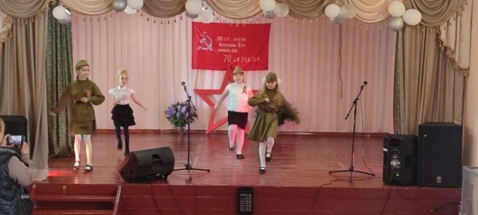 В преддверии Дня Победы в с. Геническая Горка прошел праздничный концерт «Великий День Победы» В преддверии Дня Победы в с. Геническая Горка прошел праздничный концерт «Великий День Победы»