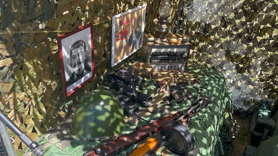 Настоящий пункт связиста времен Великой Отечественной развернула Единая Россия в Геническе Настоящий пункт связиста времен Великой Отечественной развернула Единая Россия в Геническе