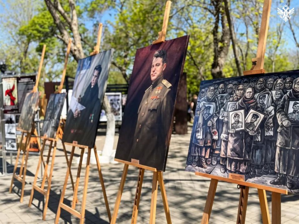 В Геническе почтили память павших и развернули интерактивную зону с охолощенным оружием В Геническе почтили память павших и развернули интерактивную зону с охолощенным оружием