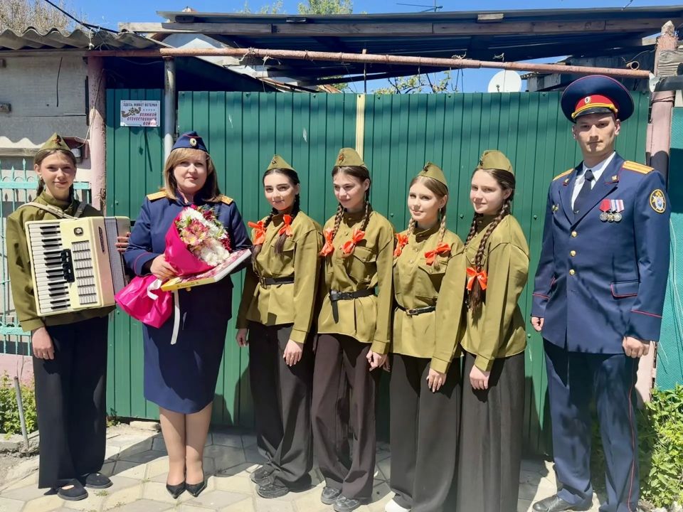 Офицеры СУ СК России поздравили ветерана Великой Отечественной войны с двойным праздником Офицеры СУ СК России поздравили ветерана Великой Отечественной войны с двойным праздником