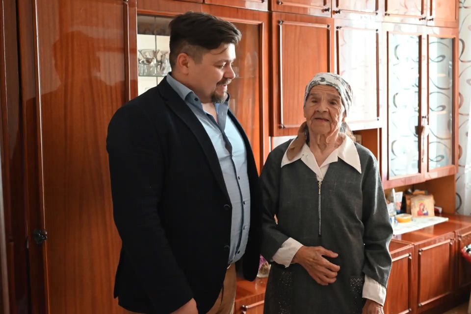 Сотрудники Минприроды навестили труженицу тыла накануне Дня Победы Сотрудники Минприроды навестили труженицу тыла накануне Дня Победы