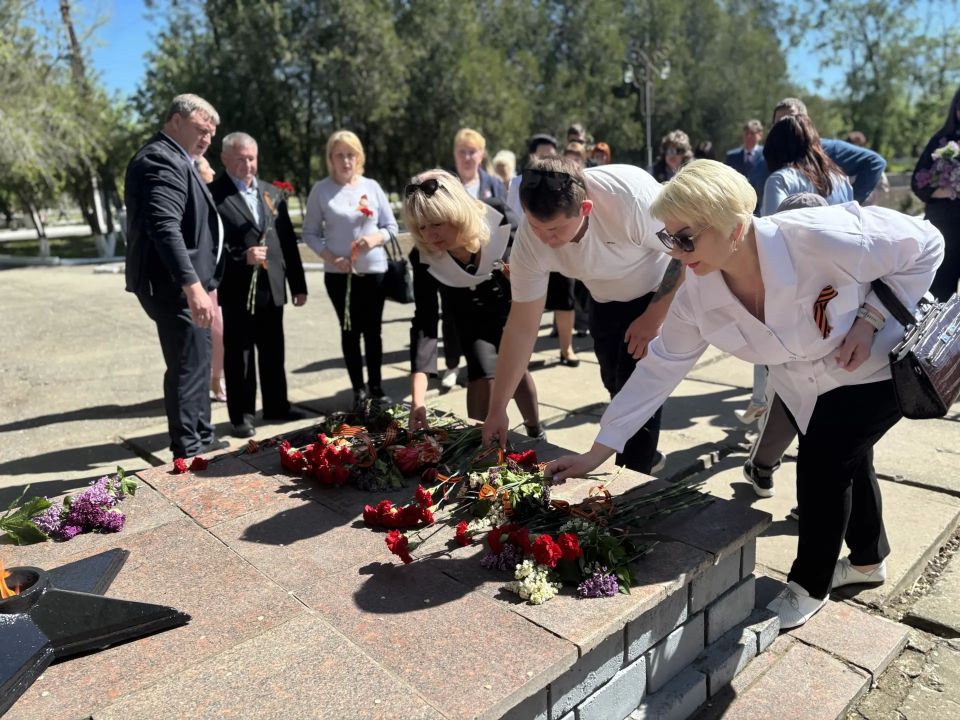 81 год спустя…. В Ивановке у мемориала Славы состоялась церемония возложения цветов, приуроченная к 81-й годовщине Великой Победы 81 год спустя…. В Ивановке у мемориала Славы состоялась церемония возложения цветов, приуроченная к 81-й годовщине Великой Победы
