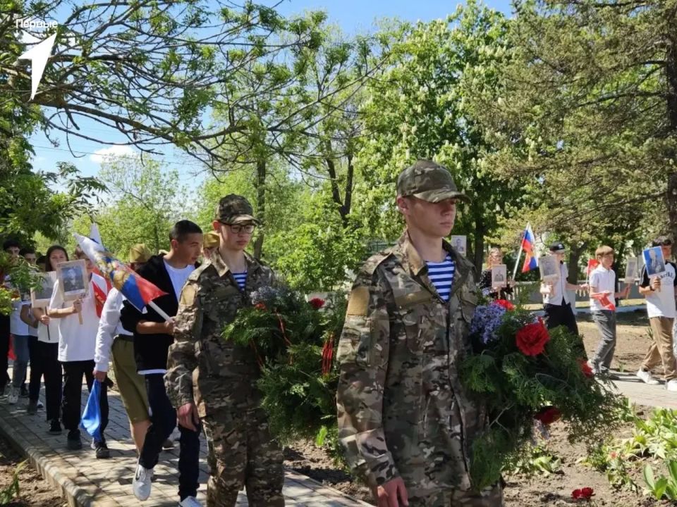 Первые Подовской школы приняли участие в акции «Бессмертный полк» Первые Подовской школы приняли участие в акции «Бессмертный полк»