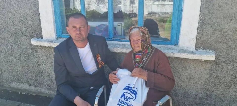 В преддверии Дня Великой Победы депутаты Совета депутатов Сергей Гуртовой, Павел Афоников и Любовь Ворох провели выездные поздравления тружеников тыла 1930–1934 годов рождения В преддверии Дня Великой Победы депутаты Совета депутатов Сергей Гуртовой, Павел Афоников и Любовь Ворох провели выездные поздравления тружеников тыла 1930–1934 годов рождения