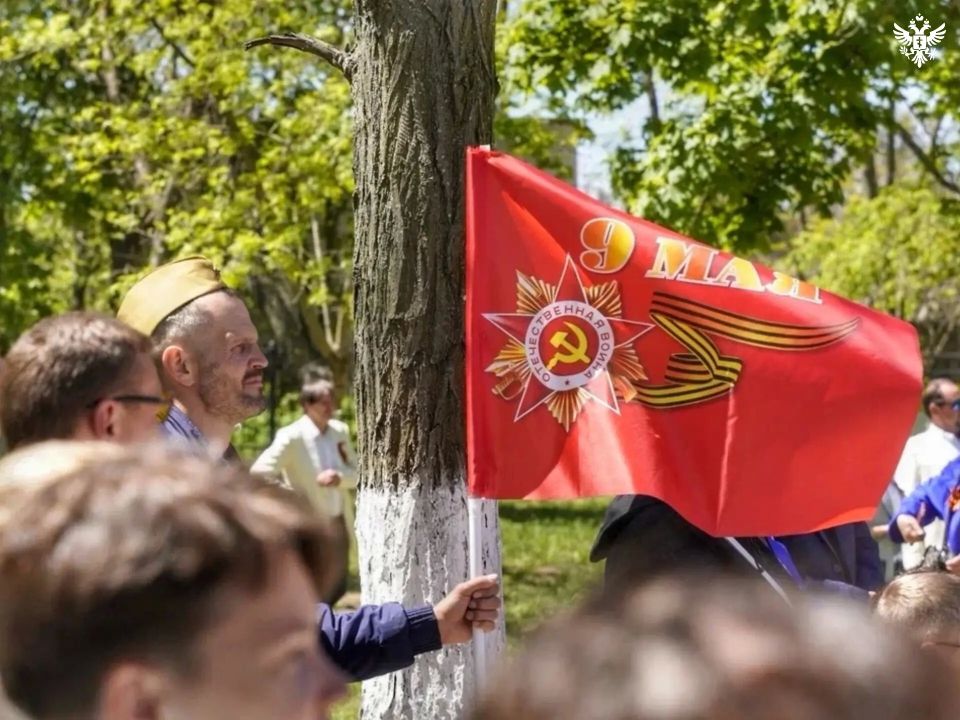 В Геническе почтили память павших и развернули интерактивную зону с охолощенным оружием В Геническе почтили память павших и развернули интерактивную зону с охолощенным оружием