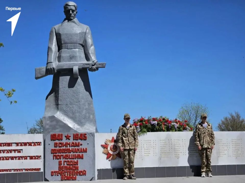 Первые Подовской школы приняли участие в акции «Бессмертный полк» Первые Подовской школы приняли участие в акции «Бессмертный полк»