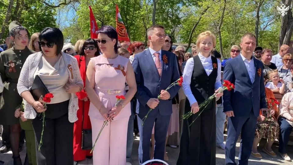 В Геническе почтили память павших и развернули интерактивную зону с охолощенным оружием В Геническе почтили память павших и развернули интерактивную зону с охолощенным оружием