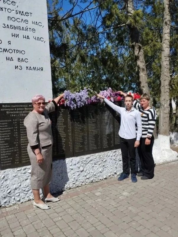 В Новосеменовке, Благодатном и Любимовке почтили память героев В Новосеменовке, Благодатном и Любимовке почтили память героев