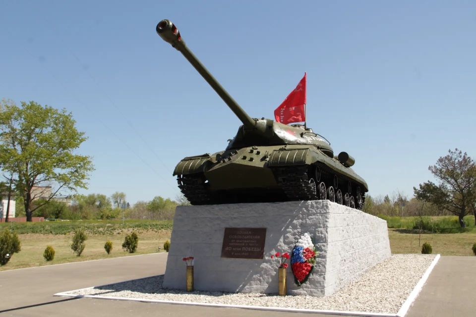 В Чаплинке прошли памятные мероприятия ко Дню Победы при участии партии «Единая Россия» В Чаплинке прошли памятные мероприятия ко Дню Победы при участии партии «Единая Россия»