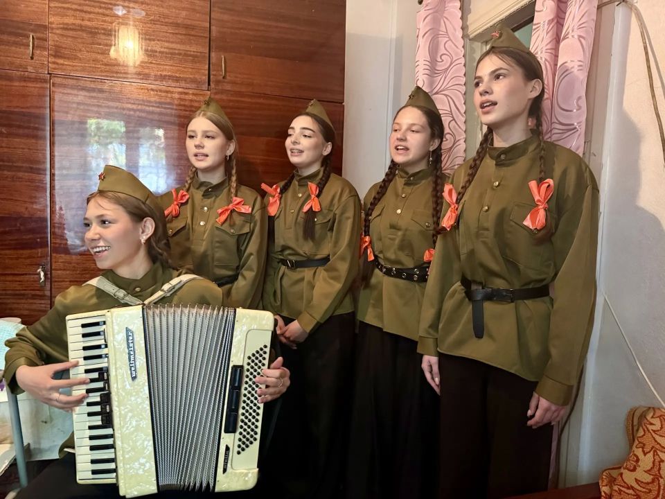 Офицеры СУ СК России поздравили ветерана Великой Отечественной войны с двойным праздником Офицеры СУ СК России поздравили ветерана Великой Отечественной войны с двойным праздником