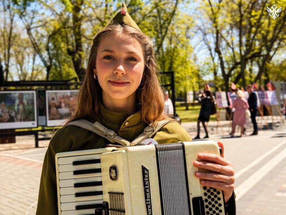В Геническе почтили память павших и развернули интерактивную зону с охолощенным оружием В Геническе почтили память павших и развернули интерактивную зону с охолощенным оружием