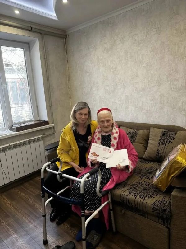 В преддверии Дня Великой Победы депутаты Совета депутатов Сергей Гуртовой, Павел Афоников и Любовь Ворох провели выездные поздравления тружеников тыла 1930–1934 годов рождения В преддверии Дня Великой Победы депутаты Совета депутатов Сергей Гуртовой, Павел Афоников и Любовь Ворох провели выездные поздравления тружеников тыла 1930–1934 годов рождения