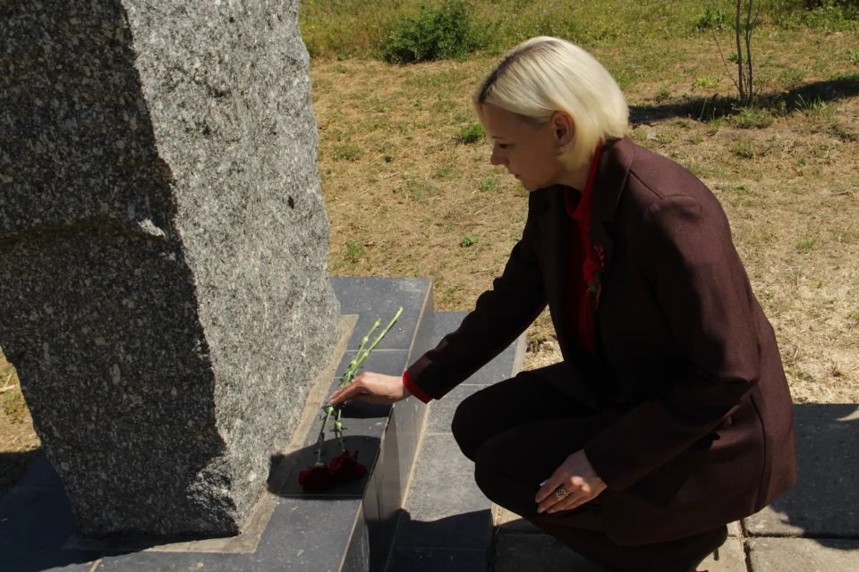 В Чаплинке прошли памятные мероприятия ко Дню Победы при участии партии «Единая Россия» В Чаплинке прошли памятные мероприятия ко Дню Победы при участии партии «Единая Россия»