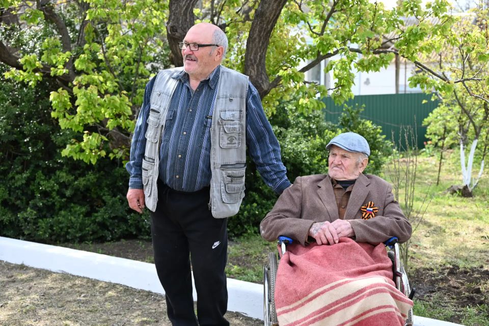 10 кустов гибискуса как символ заботы: акция «Палисадник Победы» в Новогригоровке 10 кустов гибискуса как символ заботы: акция «Палисадник Победы» в Новогригоровке