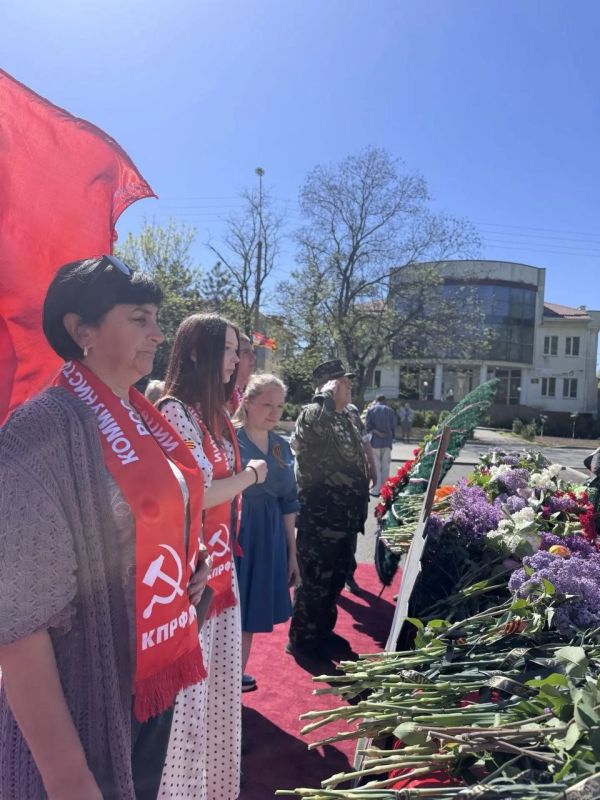 В день 81-й годовщины Великой Победы актив Новотроицкого местного отделения КПРФ провел серию памятных мероприятий, отдавая дань уважения бессмертному подвигу советского народа В день 81-й годовщины Великой Победы актив Новотроицкого местного отделения КПРФ провел серию памятных мероприятий, отдавая дань уважения бессмертному подвигу советского народа