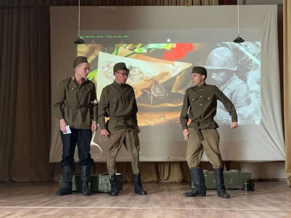 В Любимовском Доме Культуры для жителей посёлка состоялся праздничный театрализованный спектакль «Победа одна на всех!» посвященный Дню Победы советского народа в Великой Отечественной войне 1941-1945 годов В Любимовском Доме Культуры для жителей посёлка состоялся праздничный театрализованный спектакль «Победа одна на всех!» посвященный Дню Победы советского народа в Великой Отечественной войне 1941-1945 годов