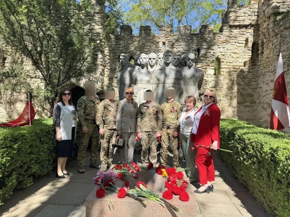 В пгт. Аскания-Нова провели митинг, посвящённый Дню Победы В пгт. Аскания-Нова провели митинг, посвящённый Дню Победы